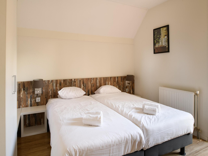 Bedroom 2, Villa in Maastricht with Sauna & Bubble Bath, Limburg