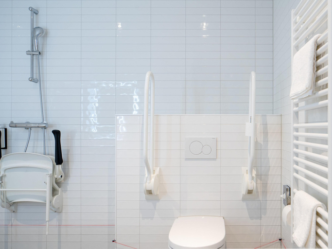 Bathroom 5, ibis Styles Almere, Almere