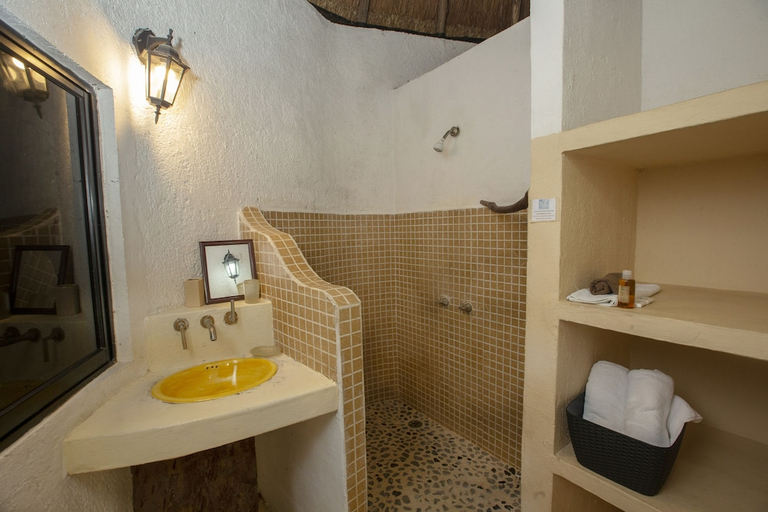Bathroom 4, Jolie Jungle, Benito Juárez