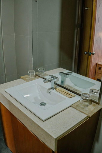 Bathroom, Monopoli Inn, Bukittinggi