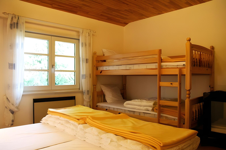 Bedroom 2, Longfaye Chalet with Sauna, Liège