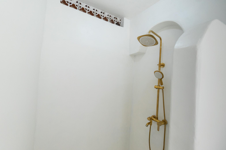 Bathroom 2, B’Sheika Jimbaran, Badung