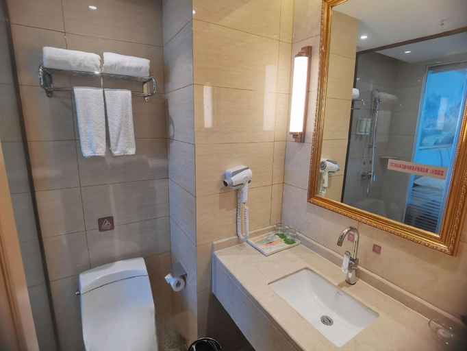 Bathroom 3, Vienna Hotel Weihai Rushan Shengli Street, Weihai