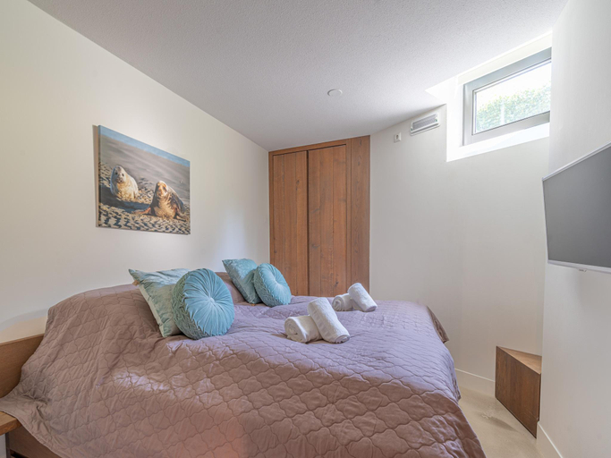 Bedroom 2, Charming 8-person villa with hot tub near the forest, Texel