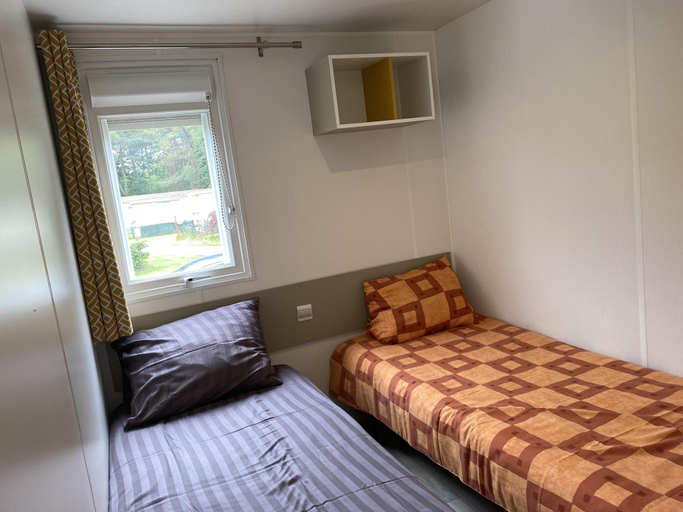 Bedroom 2, Chalet near Antwerp with Pool Access, Antwerpen