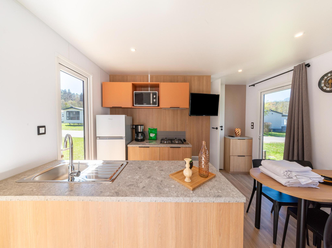 Kitchen 5, Premium caravan in Érezée with terrace, Luxembourg