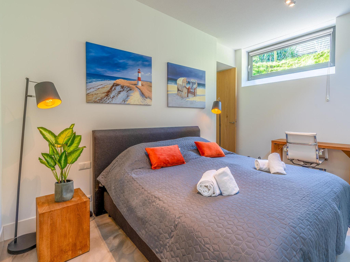 Bedroom 3, Relaxed and atmospheric 6-person villa near the forest., Texel