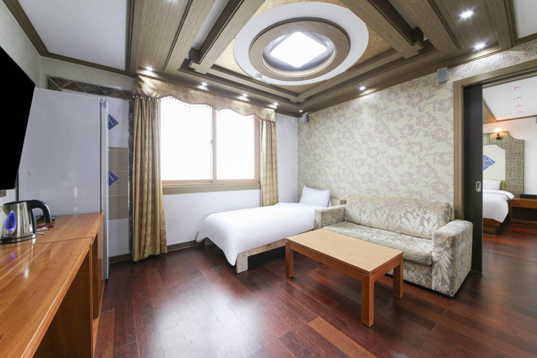 Bedroom 4, Gunsan Welcome Hotel, Gunsan