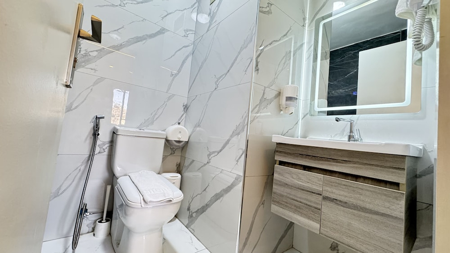 Bathroom 4, Ammania Hotel, Wadi Essier