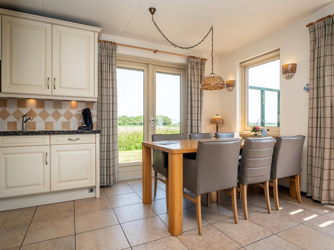 Restaurant, 6-Guest Texel Villa with Sauna & Spa, Texel
