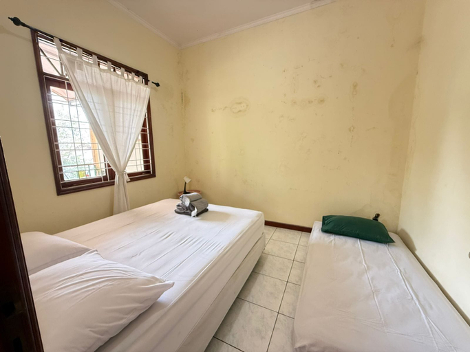 Room 5, Kuca Dago 7, Bandung