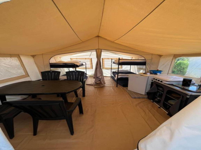 Kitchen 4, Cozy Tent Stay With Activities, Liège