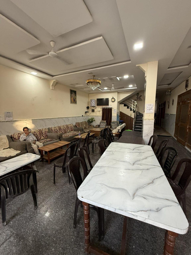 Food & Drinks, Radhe Shyam Niketan, Mathura