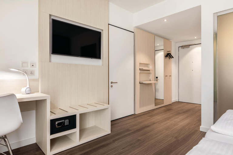 Bedroom 5, Super 8 by Wyndham Oberhausen am Centro, Oberhausen