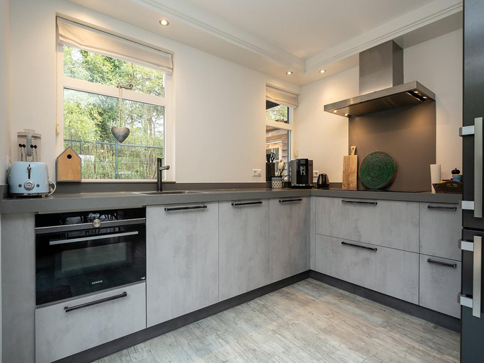 Kitchen 3, Lovely 4-person villa with private pool, Texel