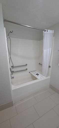 Bathroom 3, Wingate by Wyndham North East, Cecil