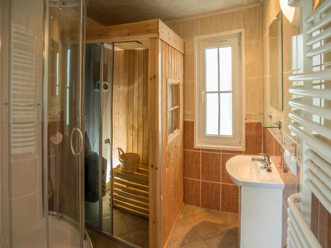 Bathroom 4, Luxe Chalet w/ Sauna, Hellendoorn
