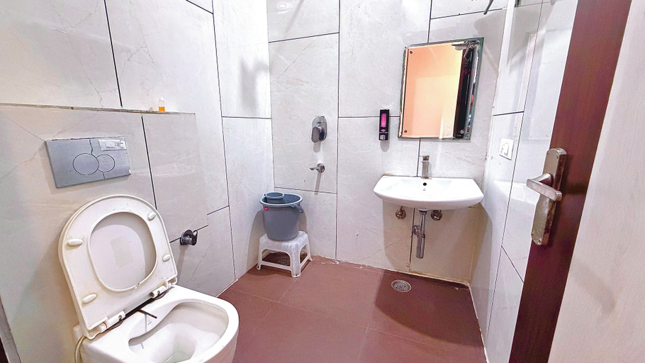 Bathroom 4, Hotel Skyla , Sahibzada Ajit Singh Nagar