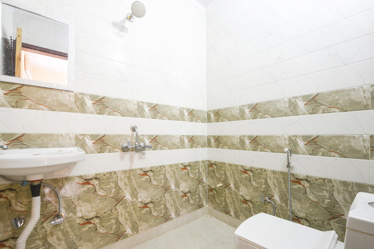 Bathroom 4, Fabhotel Aaradhya Residency, Delhi