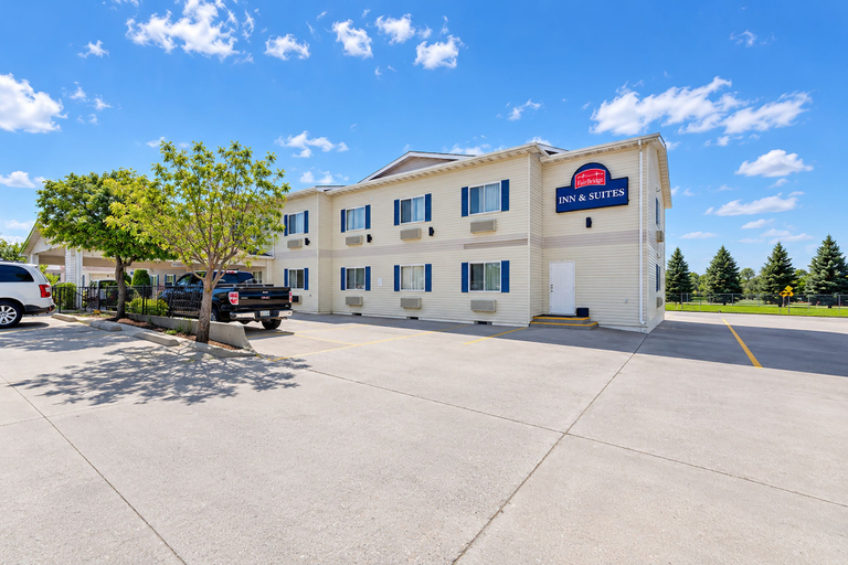 Exterior & Views 3, Fairbridge Inn & Suites Williston Near Airport, Williams
