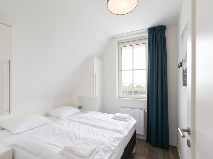 Bedroom 2, Friesland Villa with Fireplace, Lemsterland