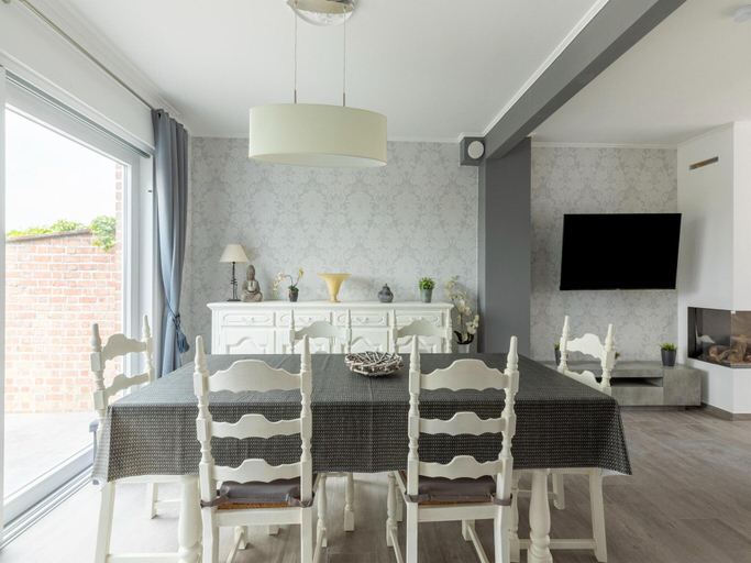 Food & Drinks 4, Modern Villa w Private Yard, West-Vlaanderen