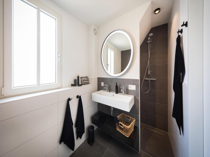 Bathroom 3, Premium water 4p villa in Thorn, Thorn