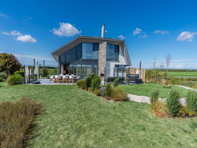 Exterior view 2, Modern, luxury nature villa with hot tub, Texel