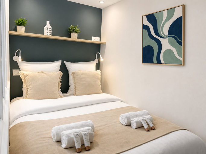 Bedroom 2, 1547 Cadet, Paris