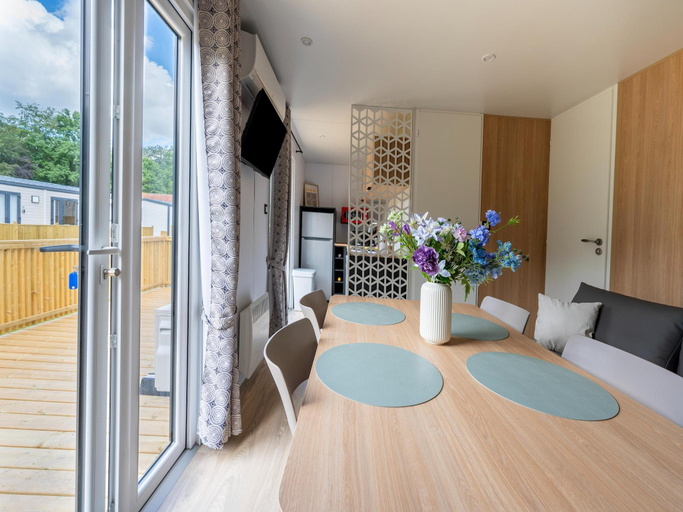 Restaurant 5, Cozy Caravan Escape for 6, Oost-Vlaanderen
