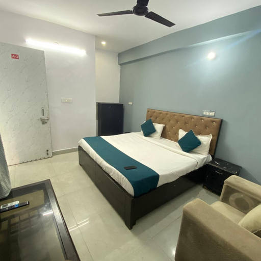 Room 5, Roomshala 29 Silver Grand (Noida sec-49), Gautam Buddha Nagar