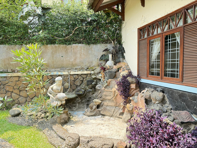 Property grounds 5, Kuca Dago 7, Bandung