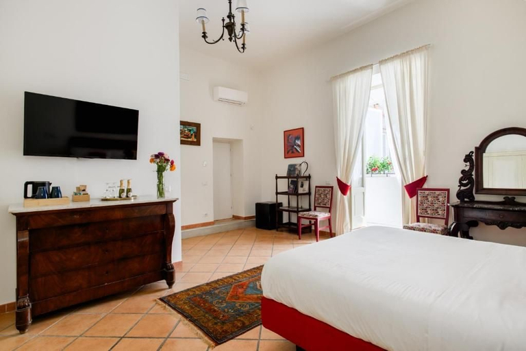 Room 4, Dimora dei marchesi, Napoli