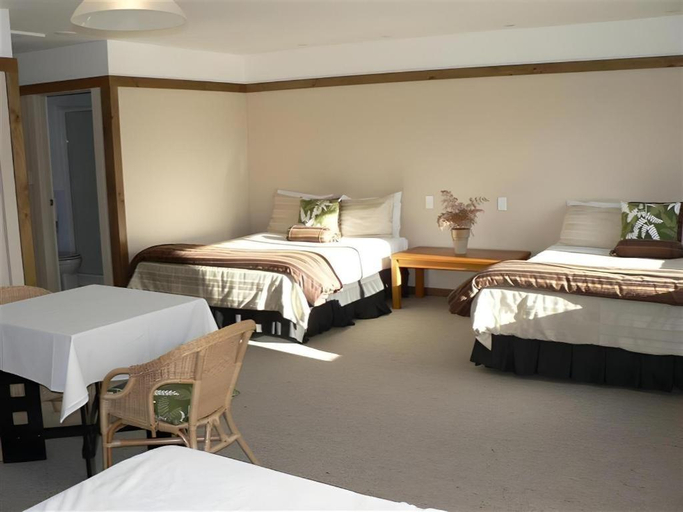 Bedroom 2, Hillside Hotel and Nature Resort, Waikato