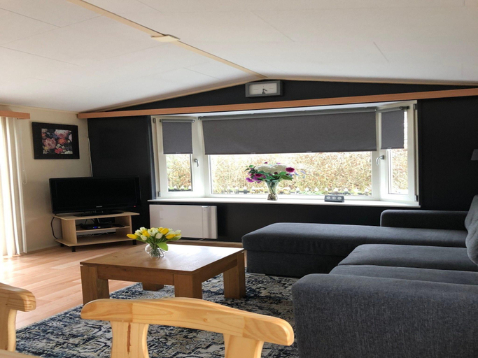 Interior view 4, Chalet in Wiringherlant with Garden Terrace, Wieringen