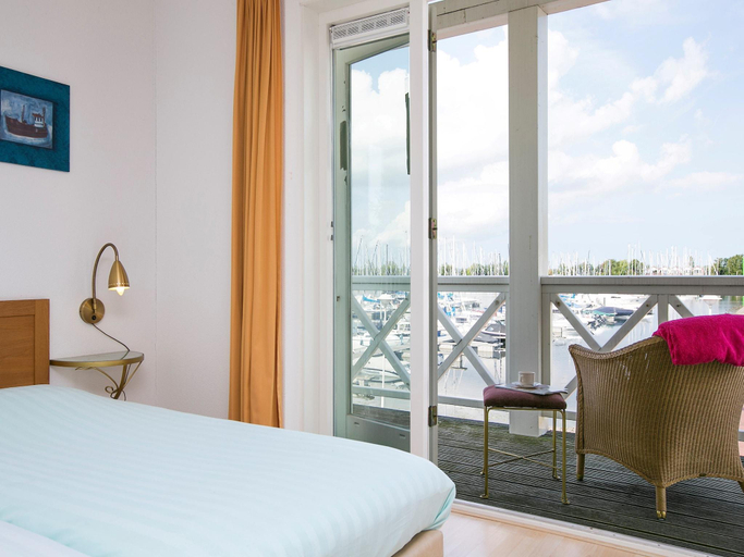 Bedroom, Villa in Cape Helius with Garden Terrace, Hellevoetsluis