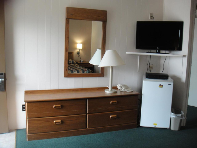 Others 4, California Motel, Moniteau