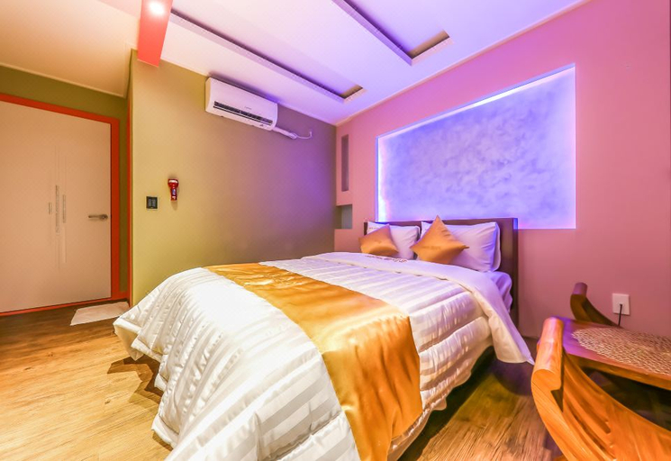Bedroom 4, Julia Hongsung, Hongseong