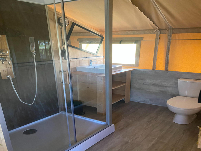 Bathroom 3, Waterfront Glamping Escape, Smallingerland