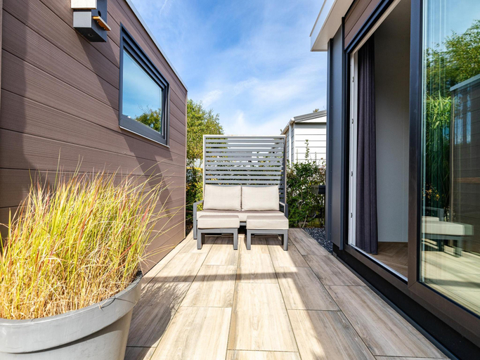 Balcony/terrace 5, Modern Chalet near Beach in Renesse, Schouwen-Duiveland