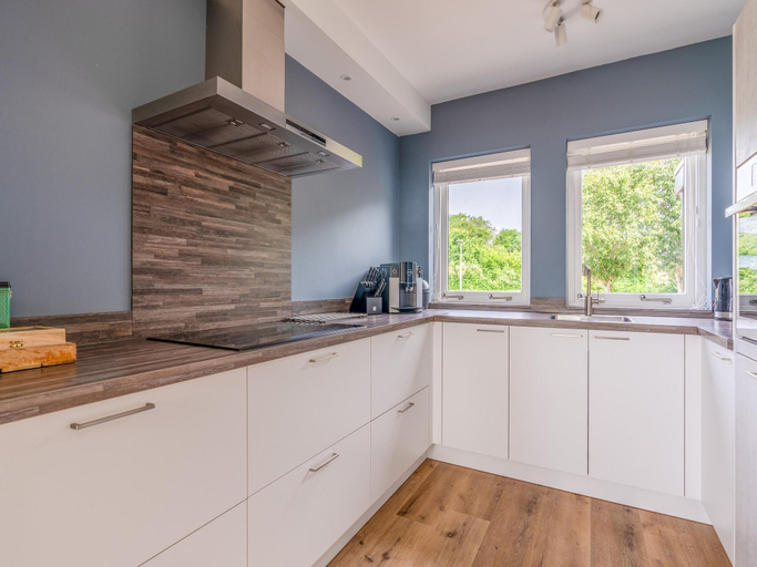 Kitchen, Luxury 10-person family villa, Texel