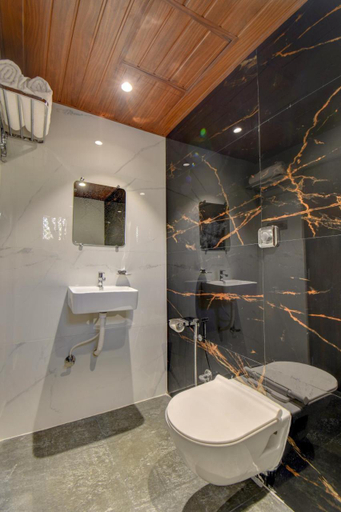 Bathroom 3, Hotel Majestic Crest, Mumbai Suburban