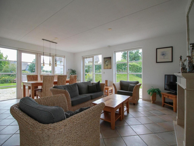 Interior view 5, Makkum Villa with Whirlpool for 6, Wûnseradiel