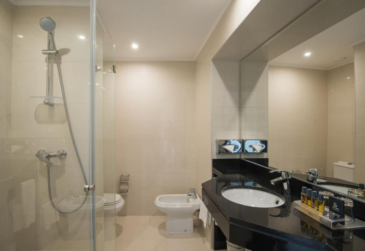 Bathroom 4, Vila Gale Ampalius Resort Hotel, Loulé