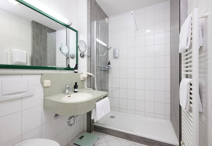 Bathroom 5, Hotel Kastanienhof, Erding