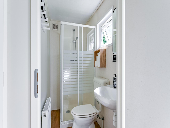 Bathroom, Modern chalet in Voorthuizen near the forest, Barneveld