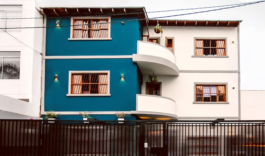 Exterior & Views