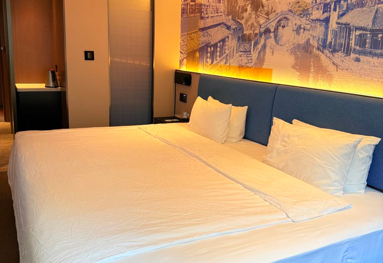 Bedroom 2, Hampton by Hilton Hangzhou West Lake Avenue, Hangzhou