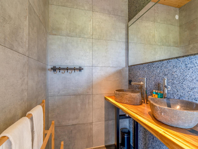 Bathroom 4, attractive and modern 6-person holiday villa, Texel