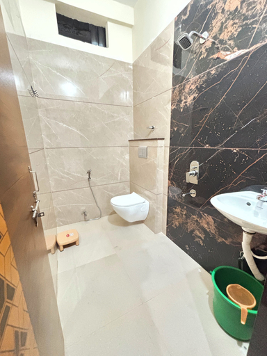 Bathroom 3, Hotel Vaibhav palace, Ujjain